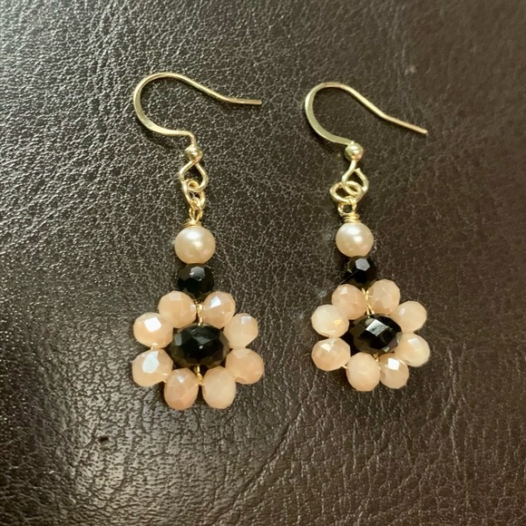 ❤️5/$15 Black and Beige Crystal Beaded Flowers Handcrafted Gold Dangle Earrings - Picture 5 of 5